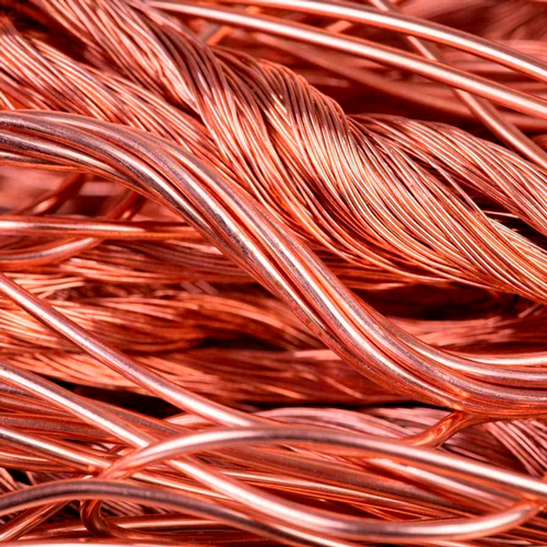 A HC Metais comercializa sucatas de cobre mel ou sucata de cobre vermelho. Esse material deriva de fios e cabos eltricos isentos de isolao, tambm podem ser barramentos e tubos sem oxidao. Saiba mais sobre a separao e classificao.